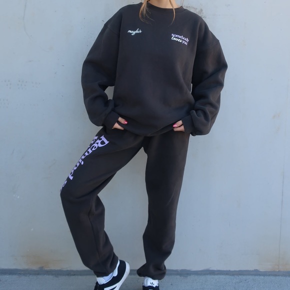 The Mayfair Group Somebody Loves You Graphic Crewneck - Picture 3 of 6